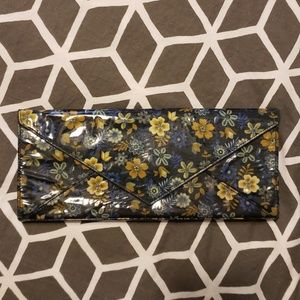 Flower clutch